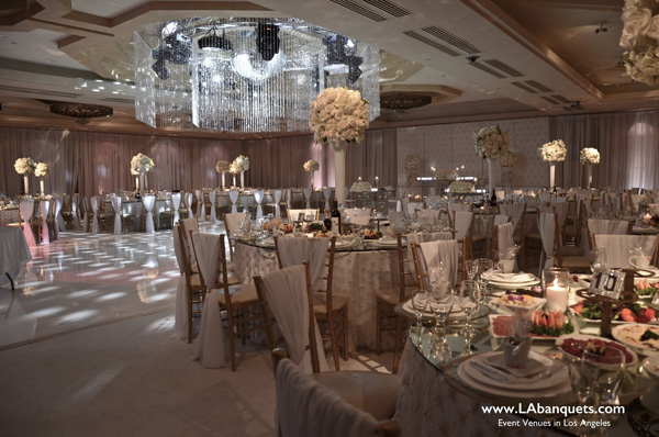 Spectacular Lighting at Le Foyer Ballroom in California