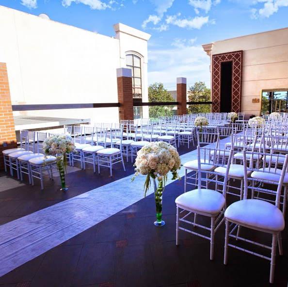 Outdoor wedding ceremony in Glendale CA