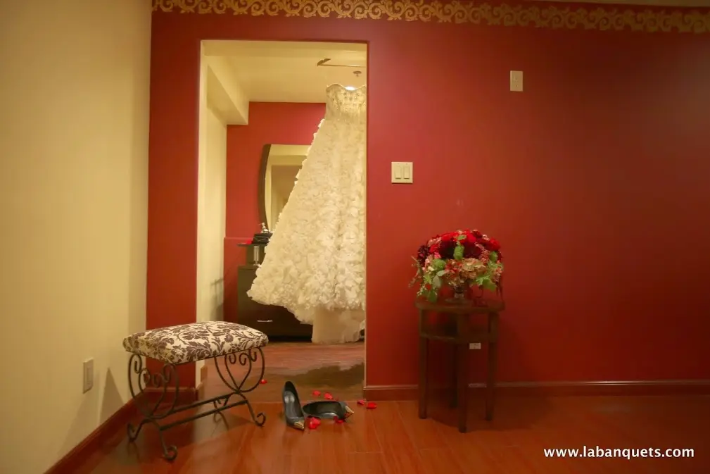 Wedding Dress LABanquets.com