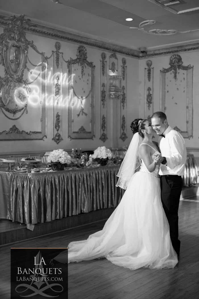 How to Make a Large Wedding Feel Like an Intimate Party