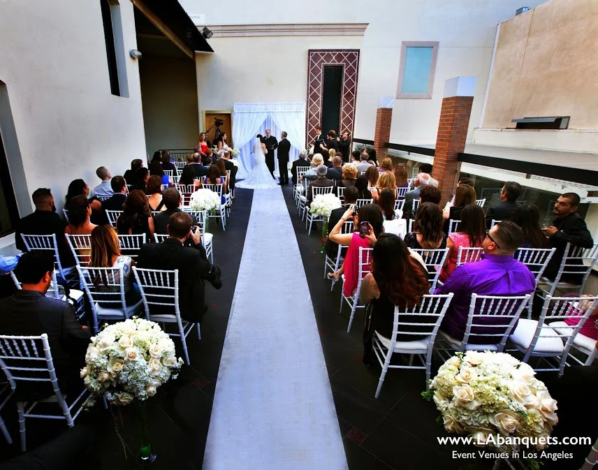 The Right People to Invite to Your Wedding